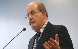 Salman Rushdie's Suspected Attacker Charged With Attempted Murder, Assault | 10 Points